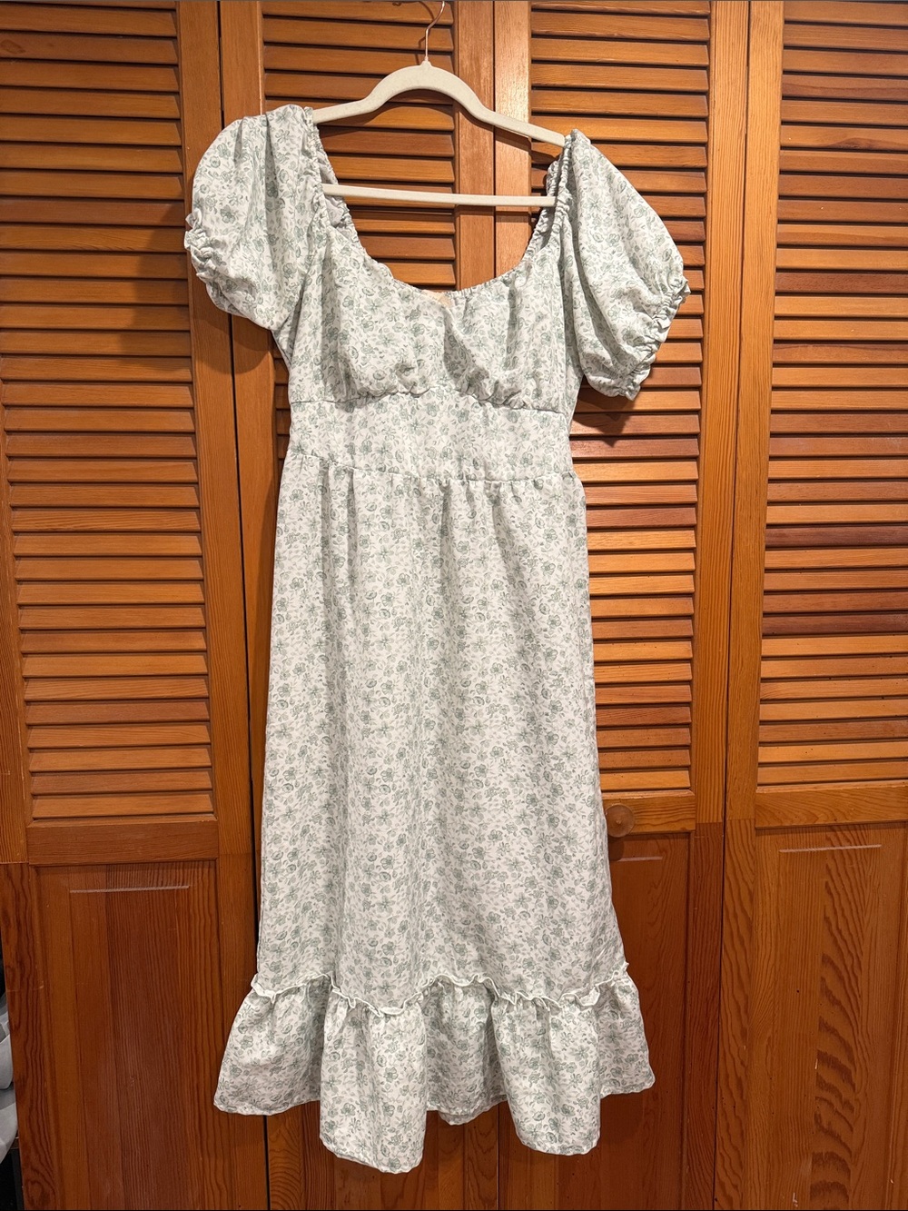 Light Sage Floral Puff-Sleeve Midi Dress with Ruffle Hem